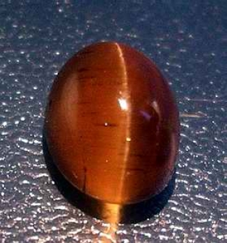 Bra Pris Mycket Fint Intressant Apatit Kattöga 5,49 carat Oval Cabochon Slipning från Madagaskar Köp Nu!