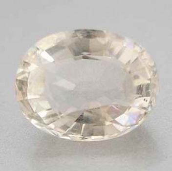 Bra Pris Mycket fin Ljus Gul Skapolit 2.10 carat Oval Slipning Fin Lyster och Kvalitet från Madagaskar Köp Nu!