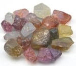 Bra Pris Parti 20 st Mycket Fin Rå Oslipad Mix Färg Safir 39,29 carat Obehandlade Naturliga Kristaller Fina Färger & Hög Kvalitet från Madagaskar Köp Nu!