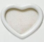 Bra Pris Elegant Hjärtformad vit plast box 50x40 mm med glaslock samt vit fyllning lämplig för mindre ädelsten och diamanter Köp Nu!