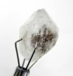 Bra Pris Äkta Oslipad Diamant Kvarts 6,99 carat Naturlig Kristall med Actinolit från Afganistan Köp Nu!