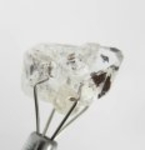 Bra Pris Äkta Oslipad Diamant Kvarts 7,04 carat Naturlig Kristall med Actinolit från Afganistan Köp Nu!