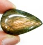 Bra Pris Mycket Fin Kvalitet Regnbågs Lystrande Labradorit 55,37 carat Dropp Cabochon Slipning Suverän Lyster & Färgspel från Indien köp Nu!