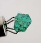 Bra Pris Rå Oslipad Mycket Sällsynt Intensiv Blåaktigt Grön Smargad Kristall 1,02 carat Naturlig Kristall Transparent från Colombia Köp Nu!