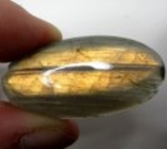 Bra Pris Mycket Fin Kvalitet Regnbågs Lystrande Labradorit 42,66 carat Oval Cabochon Slipning Suverän Lyster & Färgspel från Madagaskar köp Nu!