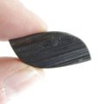 Bra Pris Mycket Fin Schörl (Svart Turmalin) 21,80 carat Fancy Naturlig Ovansida Utskuren & Grov polerad Jämn Svart Färg från Brasilien Köp Nu!