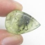 Bra Pris Mycket Intressant Rutil Prehnit 28,01 carat Dropp Cabochon Slipning Härlig Färg från Namibia Köp Nu!