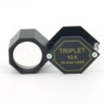 Bra Pris! Hopfällbar Hög Kvalitativ Gemmologisk Lupp med Triplett-lins 10X förstoring och 20,5 mm diameter Mycket Snygg Svart Hexagonal Modell Perfekt till Ädelstenssamlare Köp Nu!