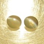 Bra Pris Parti 2 st Mycket Sällsynt Alexandrit Kattöga 0,26 carat Rund Cabochon Skarpt Öga Fin Kvalitet från Madagaskar Köp Nu!