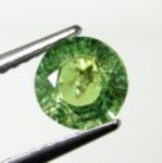 Bra Pris Mycket Fin Kvalitet Sällsynt Gulaktigt Grön Demantoid Granat 0,98 carat Rund Slipad Topp Lyster från Namibia Köp Nu!