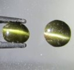 Bra Pris Parti 2 st Mycket Sällsynt Kornerupin Kattöga 0,98 carat Oval/Semi-rund Cabochon Mycket Skarpt Öga Bra Kvalitet från Sri Lanka Köp Nu!