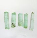Bra Pris Parti 5 st Rå Sällsynt Blåaktigt Grön Smargad Kristall 3,82 carat Naturlig Kristall Transparent-Transl. Afghan Köp Nu!