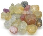 Bra Pris Parti 20 st Mycket Fin Rå Oslipad Mix Färg Safir 40,52 carat Obehandlade Naturliga Kristaller Fina Färger & Hög Kvalitet från Madagaskar Köp Nu!